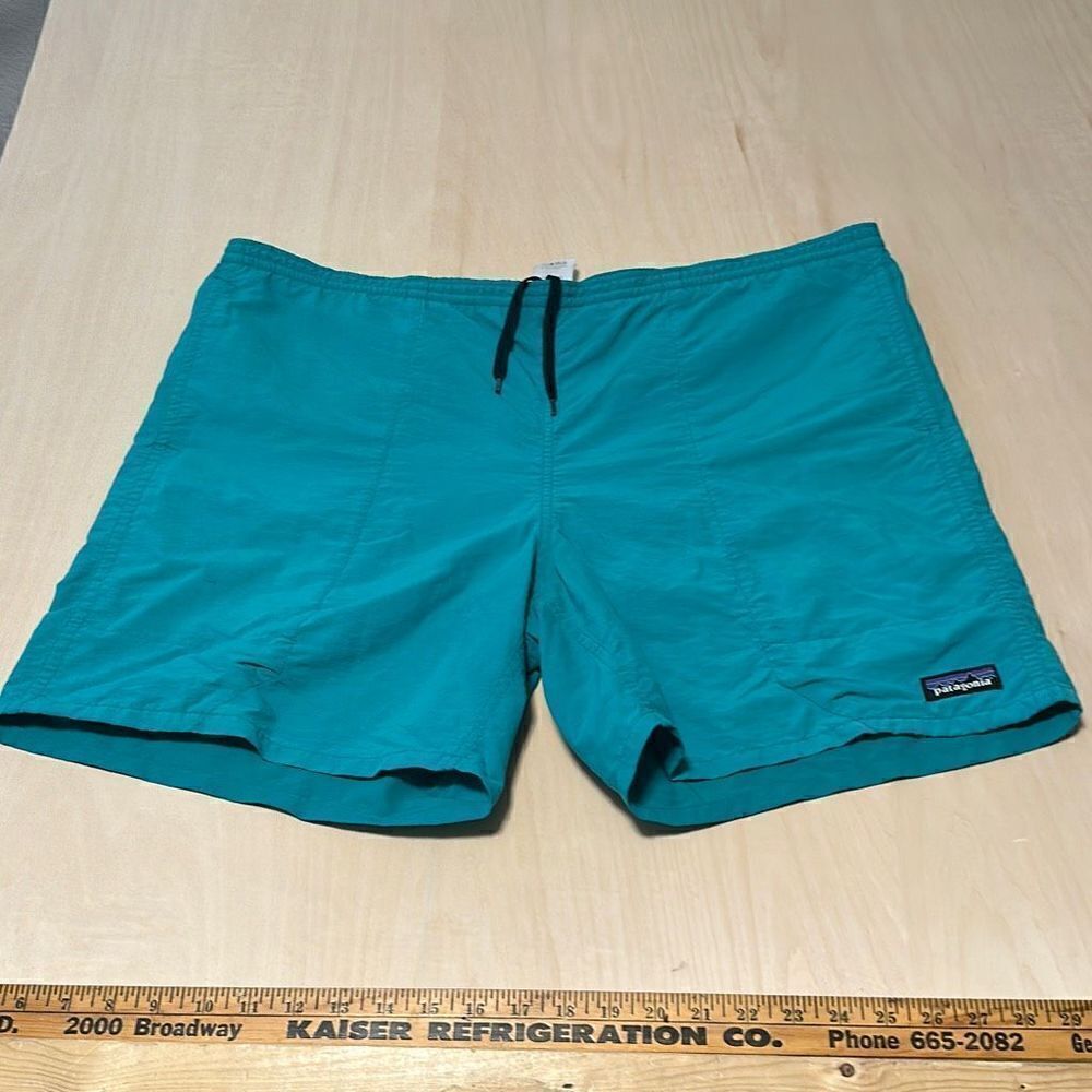 Patagonia Mens Aqua Athletic Shorts w/ liner size L‎